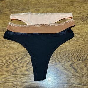 KNICKEY organic cotton Set of Three Thong Panties in Black and Tan size large